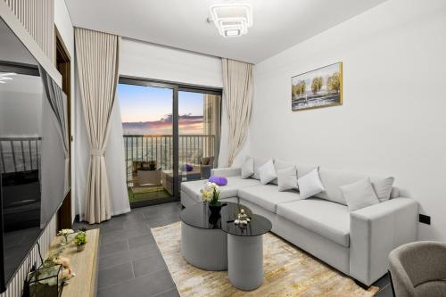 Bright, Breezy and Central 1BR with Extra Room