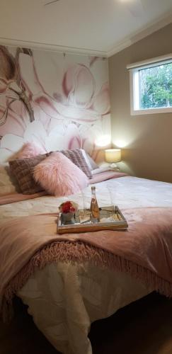 Ένα ή περισσότερα κρεβάτια σε δωμάτιο στο Island Rose - Luxe Resort Villa 3 x bedroom - Phillip Island