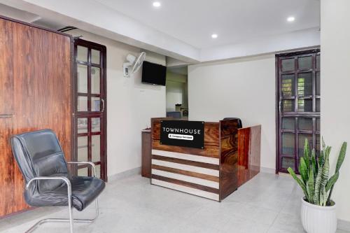 an office with a chair and a desk in a room at Super Townhouse Rispana River Dehradun Formerly Nivasa Home Stays in Dehradun