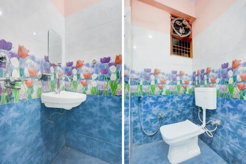 a bathroom with a toilet and a sink at Super Hotel O IIT Varanasi Formerly Shree Gopal Upwan in Varanasi
