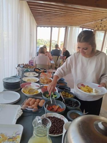Makanan di atau berdekatan hotel