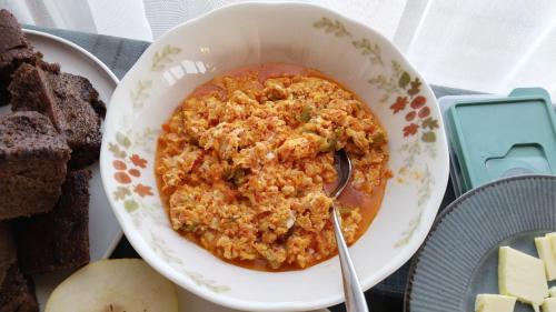 Makanan di atau berdekatan hotel