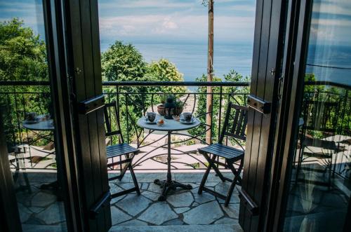 Ein Balkon oder eine Terrasse in der Unterkunft Manolies