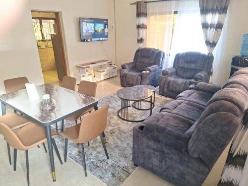 Χώρος καθιστικού στο Modern Stand alone estate house