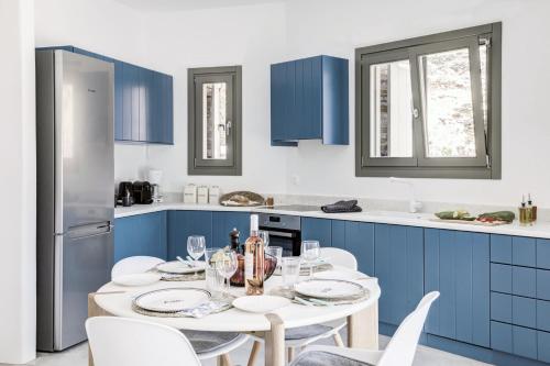 Dapur atau dapur kecil di Tinos Treasures Apart-Hotel