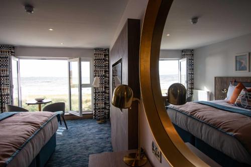 The Waterside Hotelにあるベッド