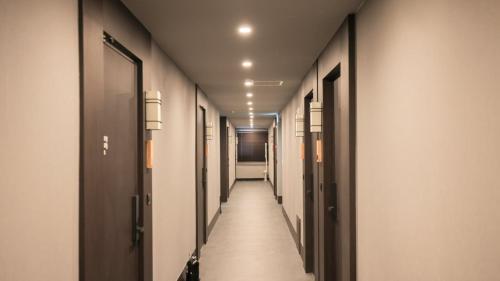 a hallway with a long row of walkways at Workers Hotel Daejeon by Aank in Daejeon
