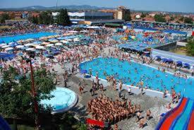 Piscina a Guest House Trajkovic o a prop