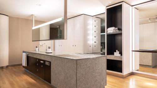Kuchyň nebo kuchyňský kout v ubytování InterContinental Berlin by IHG