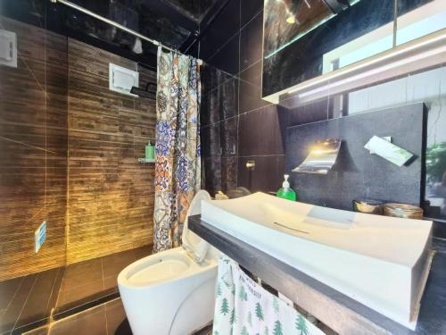 Ένα μπάνιο στο Shanghai Hills & Aromahome Sunshine BnB Close to line1&10&12