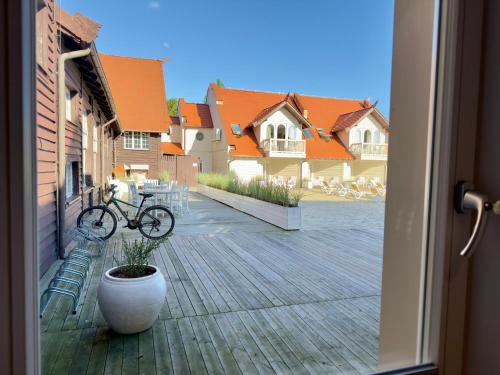 a bike parked next to a bench on a courtyard at Hotel Zhong Hua in Sopot