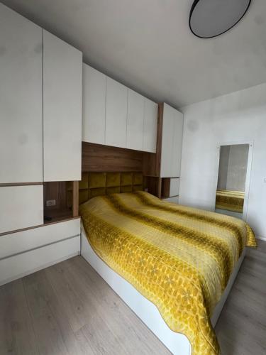 En eller flere senge i et værelse på KITTY APARTMENTs
