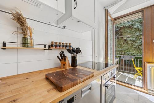 a kitchen with a wooden counter top and a window at Lemon3 - Karlsruhe Beiertheim in Karlsruhe