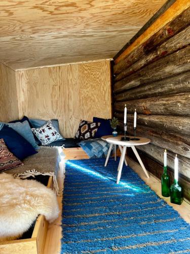 a room with a couch and a table with candles at Fiskebu at Flaksjøen in Venabygd