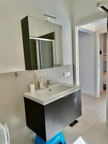 a bathroom with a sink and a mirror at Bluelow Lakeview house in Dervio