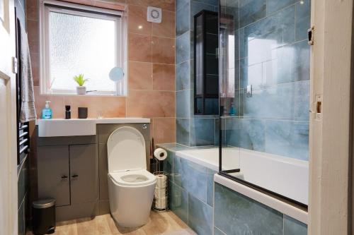 Spacious 2BR City Stay - Parking - Sleeps 6 photo 33