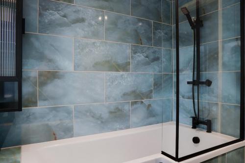 Spacious 2BR City Stay - Parking - Sleeps 6 photo 22