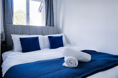 Spacious 2BR City Stay - Parking - Sleeps 6 photo 27