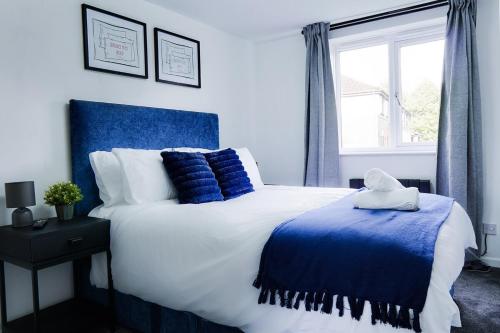 Spacious 2BR City Stay - Parking - Sleeps 6 photo 7