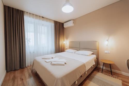 1BR near UNIC, Ultra Central - Fireplace & Balcony