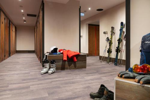 a room with skis and shoes on the floor at MGM Hôtels & Résidences - Hôtel Alhéna in Flaine