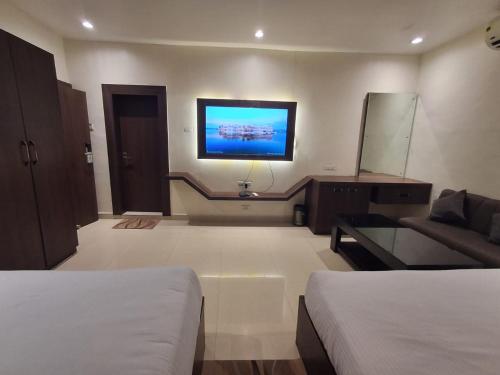 Hotel Downtown, Bilaspurにあるテレビまたはエンターテインメントセンター