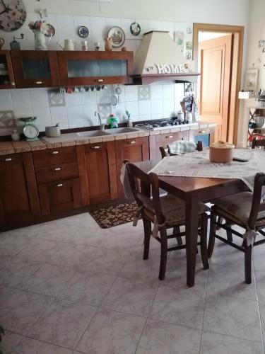 Η κουζίνα ή μικρή κουζίνα στο B&B Madama Marta