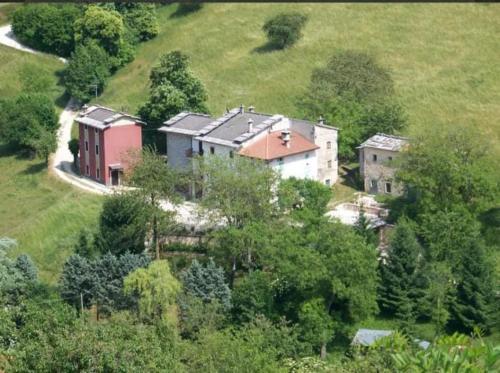 an aerial view of a house on a hill at Il Sentiero in Verona