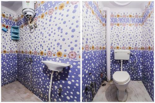 un bagno con un water e un lavandino di SPOT ON Maharani guest house a Ayodhya