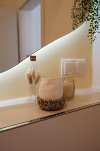 a bathroom counter with a towel and a mirror at Nestkoje - Ihr Ferienzuhause für Groß & Klein in Neustadt an der Weinstraße