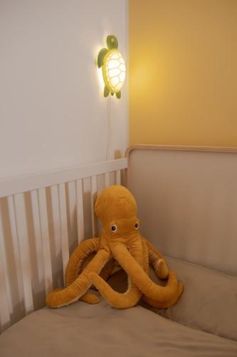 a stuffed octopus is sitting in a crib at Nestkoje - Ihr Ferienzuhause für Groß & Klein in Neustadt an der Weinstraße