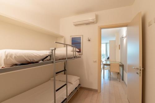 Ένα ή περισσότερα κρεβάτια σε δωμάτιο στο Lillo's Apartment - Relax & Pool