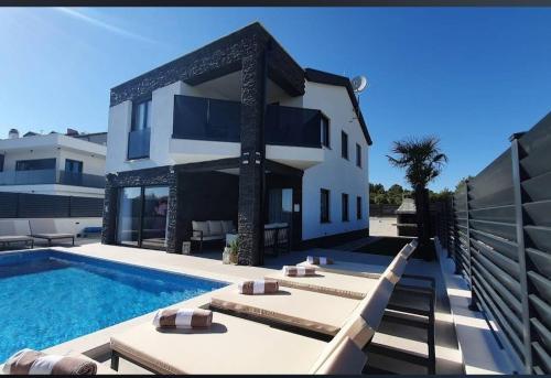 Villa Black Pearl