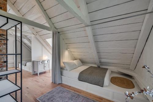 a small bedroom with a bed in a attic at Quietude by the River - La dependance sur les battures in Notre-Dame-du-Portage