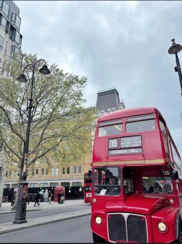 Photo de la galerie de l'établissement Charming 2 Bedroom Flat in the Heart of London, 2 mins to Trafalgar Square!, à Londres
