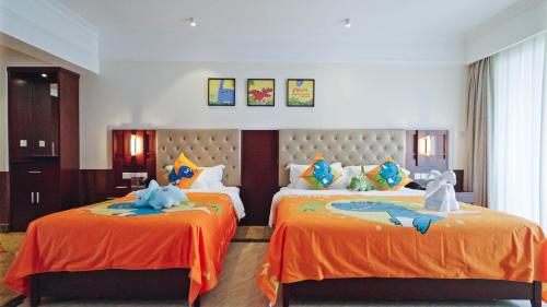 a bedroom with two beds with birds on them at Wyndham Garden Wenchang Nanguo in Wenchang