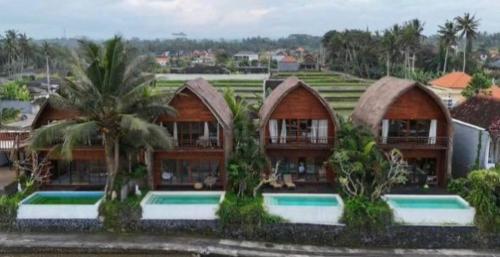 Kolam renang di atau dekat dengan Bungalows 1-3