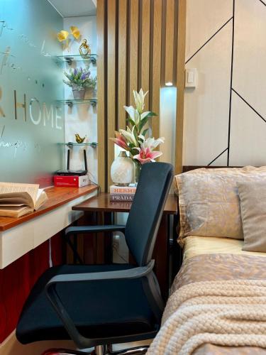 Χώρος καθιστικού στο Cozy and Stylish Studio at Inspiria with Balcony and City Views Free WiFi and Netflix beside Abreeza Mall