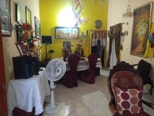 Coin salon dans l'établissement Estate with pool for 7 people in Roldanillo