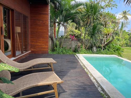 Kolam renang di atau dekat dengan Bungalows 1-3