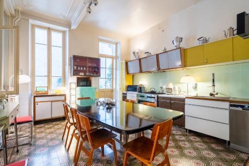 a kitchen with a table and chairs in it at Pension Edelweiss Marseille in Marseille