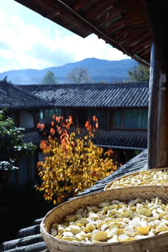 a large basket of food sitting on top of a roof at Lijiang Sadhu Inn in Lijiang