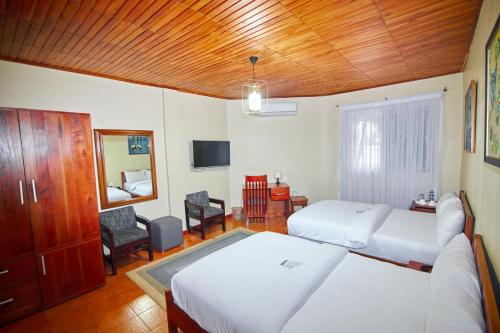 Postel nebo postele na pokoji v ubytování The Haven Boutique Hotel