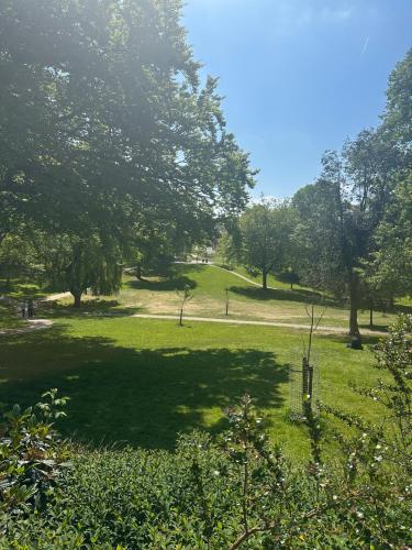 Κήπος έξω από το Full Apartment with secure parking great views