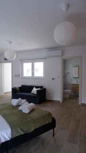 Cama ou camas em um quarto em Peprina Apartment 2 - Central Rabat - NEW 2025