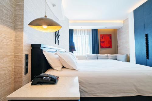 Una cama o camas en una habitación de Tribe Hotel, Nairobi, a Member of Design Hotels