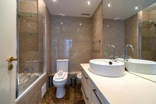 a bathroom with a sink and a toilet and a tub at Modern 2 Bedroom Apartment with Balcony in Cascais in Cascais