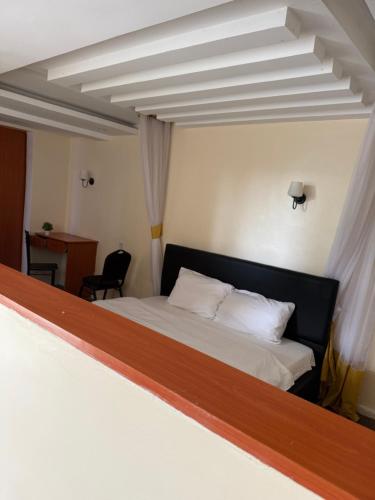 Postel nebo postele na pokoji v ubytování The Nest Hotel Boyani