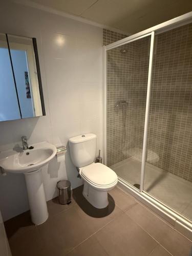 Koupelna v ubytování Apartaments La Manga Beach club