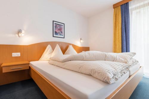 Una cama o camas en una habitación de Apart Jil-Marie